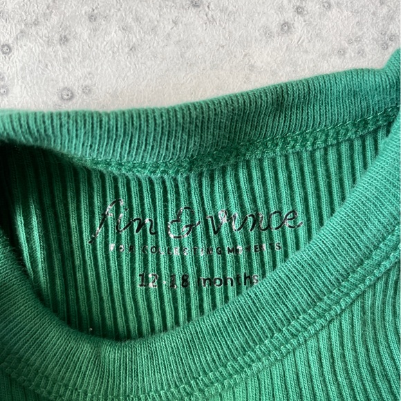 EUC Fin & Vince Set primary onesie & pleated skirt size 12-18 mos - Picture 2 of 7